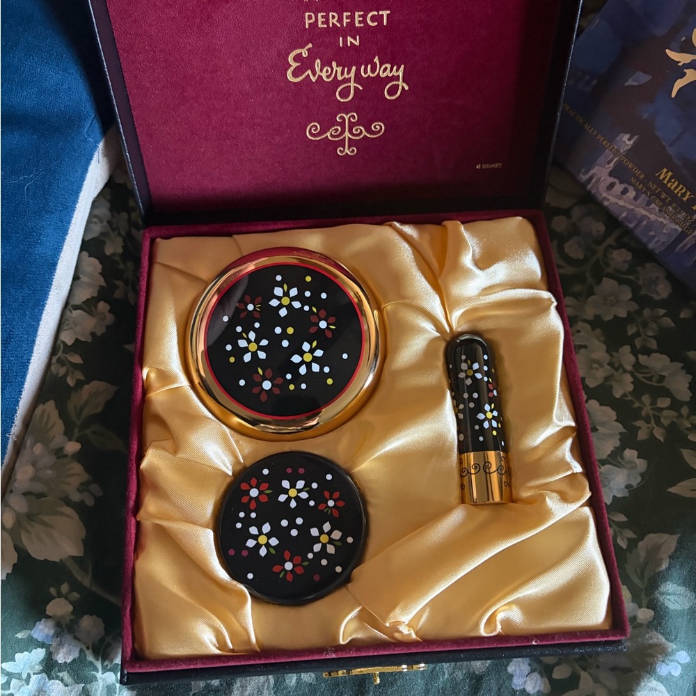Besame Disney Mary Poppins Makeup Set - Gold and Pink. Limited edition stunning. - Picture 2 of 8